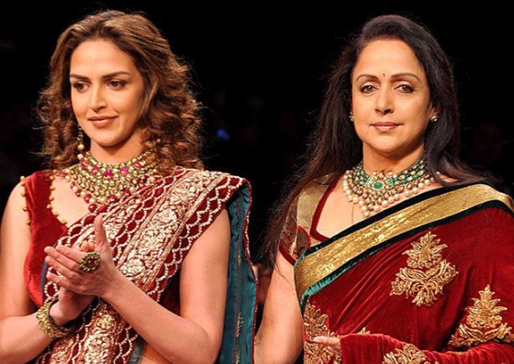 হেমা মালিনী-এষা দেওল: <br> 
একেবারে ‘মা কা বেটি’। একই রকম ডিম্বাকৃতি মুখের গড়ন। কপাল আর চুলের কাটিংও প্রায় এক হেমা-এষার।