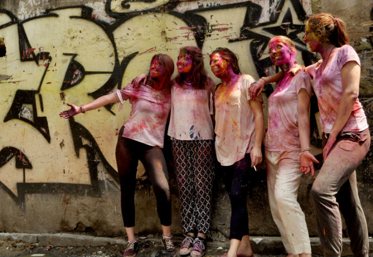 আমরা ক’জন। সদর স্ট্রিটে রঙের খেলার মাতলেন বিদেশিরাও।