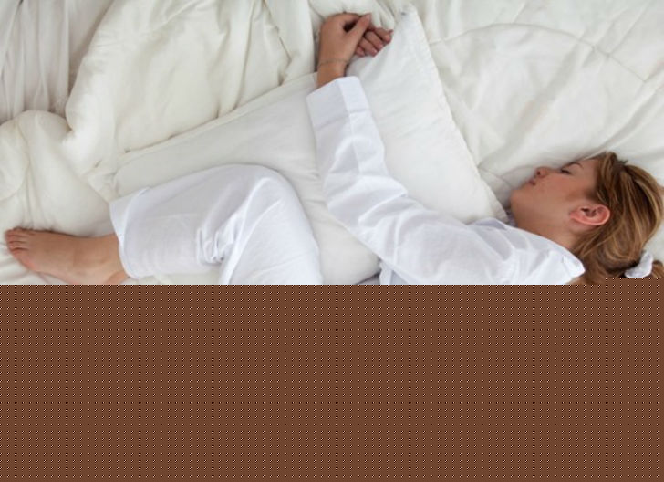 আপনার ঘুমের ভঙ্গি দেখে বোঝা যায় যে, বালিশটি আরামদায়ক কিনা। আপনার ঘুমের ভঙ্গি যদি ঠিক না থাকে এবং ঘুমের সময় যদি আপনার শরীর বিশেষ করে কাঁধ এর আশেপাশের অংশ যদি ঝুলে থাকে তাহলে আপনার বালিশটি পরিবর্তনের সময় হয়েছে বুঝতে হবে।