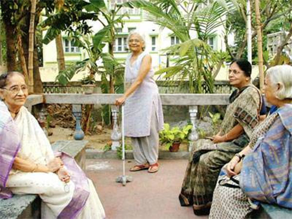 Elderly People faces Money extortion from  the Old Age home owners