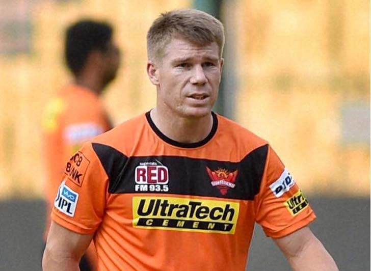 সানরাইজ হায়দরাবাদ (৫ অধিনায়ক) - আইপিএল থেকে ডেকান চার্জার্স দল তুলে নিলে ২০১২-তে সানরাইজার্স হায়দরাবাদকে প্রতিনিধিত্ব করে। কিন্তু প্রত্যেক মরসুমে তাদের অধিনায়ক পাল্টেছে। সানরাইজার্স হায়দরাবাদের প্রথম অধিনায়ক ছিলেন কুমার সাঙ্গাকারা এবং ক্যামরন হোয়াইট। গোটা লিগের দায়িত্ব সমান ভাবে ভাগ করে দেওয়া হয় তাঁদের মধ্যে। পরের বছর এই দুই অধিনায়ক পাল্টে গিয়ে আরও নতুন দু’জনকে বসানো হয়ে সেই পদে। প্রথম ১০টি ম্যাচে শিখর ধবন নেতৃত্ব দেওয়ার পর লিগের বাকি ৪টে ম্যাচে প্রতিনিধিত্ব করেন ড্যারেন সামি। কিন্তু এই স্ট্র্যাটিজিও ব্যর্থ হয় তাদের। ২০১৫ এবং ২০১৬ মরসুমে অস্ট্রেলীয় ওপেনার ডেভিড ওয়ার্নার নেতৃত্ব দেন। এবং ২০১৬ তে বেঙ্গালুরুকে চ্যাম্পিয়ন্স করেন তিনি।