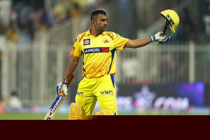 চেন্নাই সুপার কিঙ্গ (এক অধিনায়ক)- এখানে একবারও অধিনায়কের রদবদল হয়নি। এক নায়কে ৮ বার আইপিএল খেলেছে চেন্নাই। মহেন্দ্র সিংহ ধোনির হাত ধরে দু’বার চ্যাম্পিয়ন এবং ৪ বার রানার আপ হয়েছে চেন্নাই। স্পট ফিক্সং কাণ্ডে ২০১৬ তে এই দল নিষিদ্ধ হয়ে গেলে এখনও পর্যন্ত সবচেয়ে সফলতম দল হল চেন্নাই সুপার কিঙ্গ।