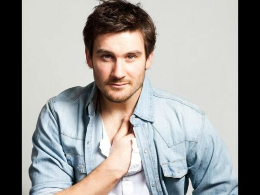 ক্লাইভ স্ট্যান্ডেন: ‘রবিড হুড’ এবং ‘গেম অব থ্রোনস’-এর মতো বিখ্যাত প্রোজেক্টে কাজ করেছেন ক্লাইভ। ২০০৭ সালে মুক্তি পাওয়া ছবি ‘নমস্তে লন্ডন’ ছবিতে ক্যাটরিনা কইফের সঙ্গে রোম্যান্স করতে দেখা গিয়েছে তাঁকে।