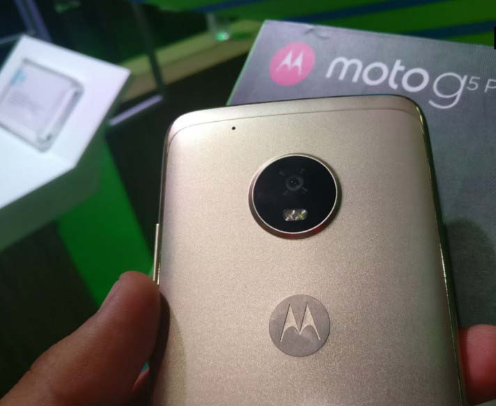 ৩ জিবি এবং ৪ জিবি র‌্যাম এই দু’ধরনের মোটো জি ফাইভ প্লাস এনেছে লেনেভো। ৩জিবি র‌্যামের সঙ্গে ১৬ জিবি মেমরি এবং ৪জিবি র‌্যামের সঙ্গে ৩২ জিবি মেমরি সাপোর্ট করবে।