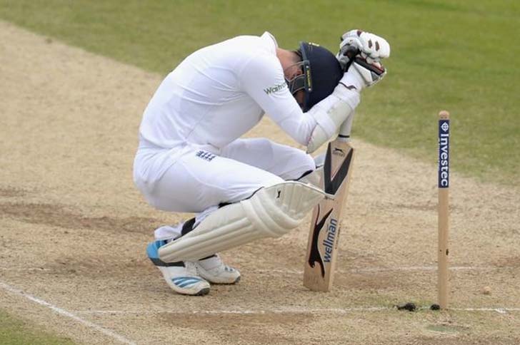 প্রথম দিকে ইংল্যান্ড এবং অস্ট্রেলিয়ার মধ্যে সবচেয়ে বেশি টেস্ট খেলা হত। এখনও পর্যন্ত ২৮৯টি হার এবং ৩৪৩টি টেস্ট ড্র করেছে ইংল্যান্ড। ২১৪টি হার এবং ২০৬টি ড্র নিয়ে দ্বিতীয় স্থানে অস্ট্রেলিয়া।