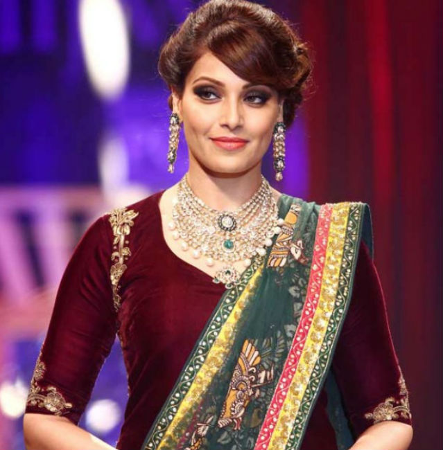 বিপাশা বসু: <br> 
বিপাশারও ডাক নামের তালিকাটা বেশ লম্বা। বাড়িতে তাঁকে ডাকে ‘বনি’ বলে। তবে বিপসি, বি, বিপ, বব, <br> ভোপু, বসু, বেবি বসু, বিপস এমনই প্রচুর ডাক নাম রয়েছে তাঁর।