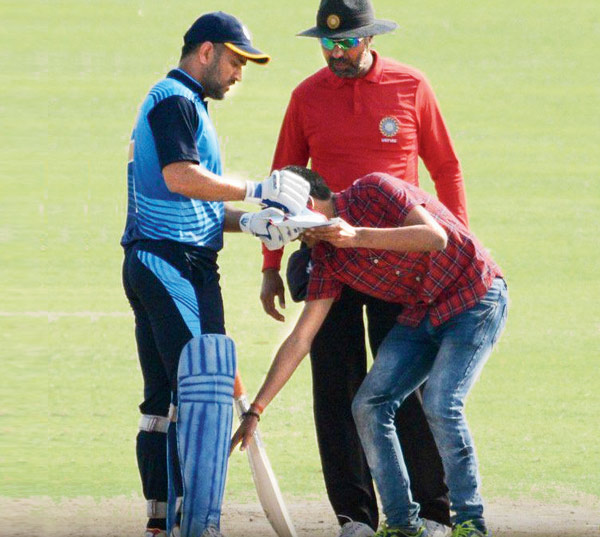 MS Dhoni's Long on six helps Jharkhand to reach at Semi