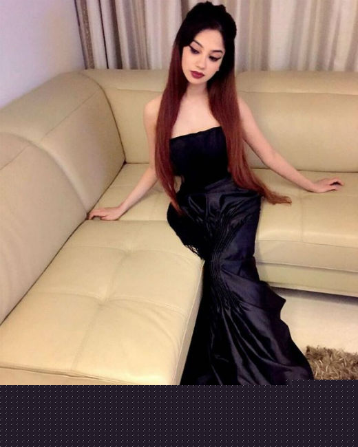 ১৫ বছর বয়স থেকেই সাম্প্রতিক ফ্যাশন সম্বন্ধে সচেতন আদা। নিত্য নতুন পোশাক ও প্রসাধন ট্রাই করতে ভালবাসেন।