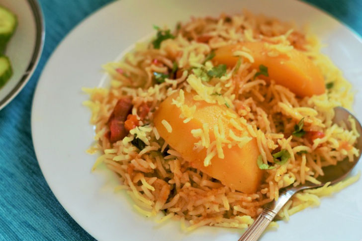 তাহারি বিরিয়ানি: <br> 
একমাত্র বিরিয়ানি, যা মাংস ছাড়া রান্না হয়। মহিশূরের সিংহাসনে বসে টিপু সুলতান শাকাহারি হিন্দুদের জন্য এই নতুন ধরনের <br> বিরিয়ানির আমদানি করেন। আলু, গাজর ও অন্যান্য সবজি দিয়ে তৈরি হয় তাহারি বিরিয়ানি।