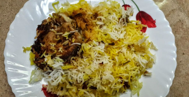 ভাটকালি বিরিয়ানি: <br> 
কর্নাটকের ভাটকলের স্পেশাল বিরিয়ানি এটি। ভাটকলের বিয়ের মেনুতে এই বিরিয়ানি মাস্ট। গ্রিন চিলি <br> মশলা আর পেঁয়াজ দিয়ে মাংস রান্না করে ভাঙ্গা চালের সঙ্গে মেশানো হয়।