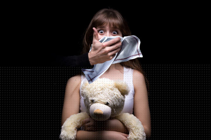 সামান্য ক্লোরোফর্মে  গোটা একটা দিন কাউকে অজ্ঞান করে রাখা যায়। কিন্তু না, সামান্য কিছু সময় পর্যন্ত ক্লোরোফর্ম কাজে আসে।