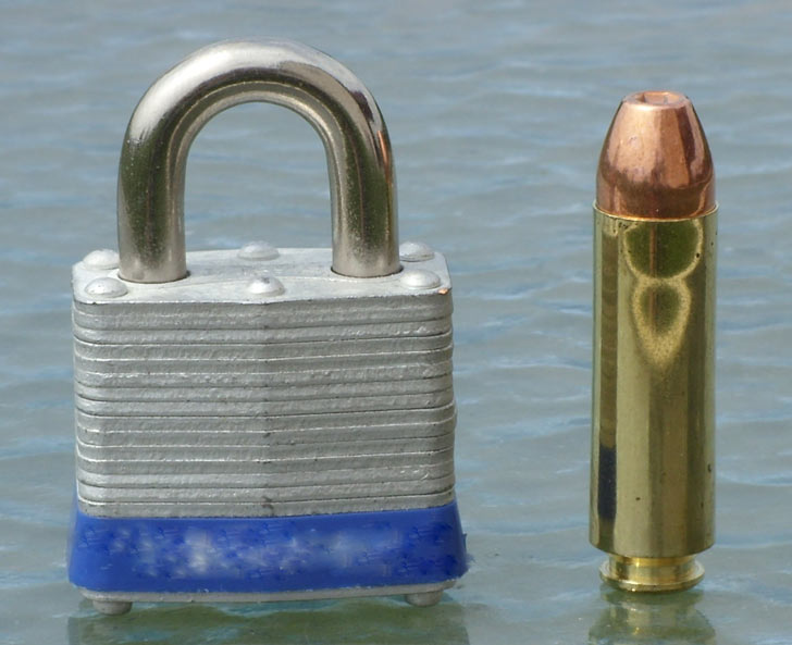 বুলেট তালা ভেঙে ফেলে। তালা শক্ত লোহা জাতীয় ধাতু দিয়ে তৈরি করা হয়। কিন্তু বুলেট সেই তালা এক্কেবারেই ভেঙে ফেলতে পারে না।