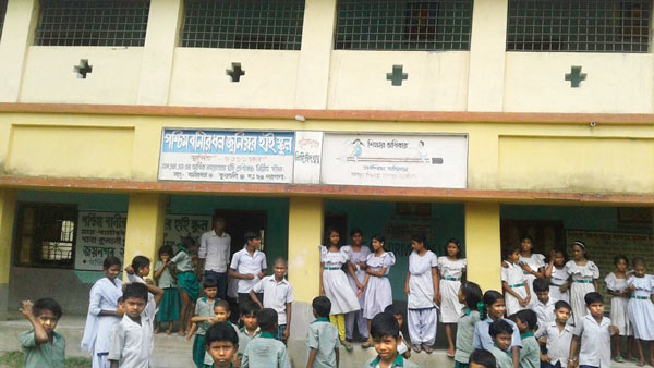 Junior School runing by Three of guest teachers