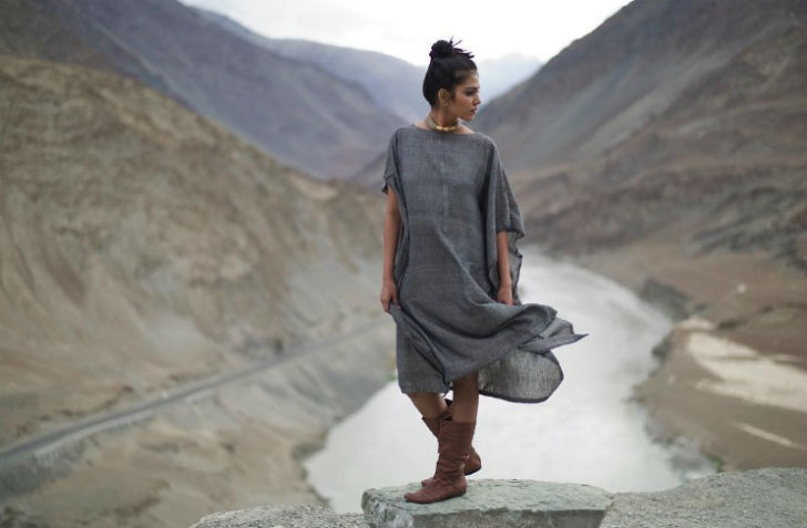 কেরলের কন্নুড় জেলার পয়ানুরের বাসিন্দা মালবিকা। ছোট থেকে মুম্বইতেই বেড়ে ওঠা।