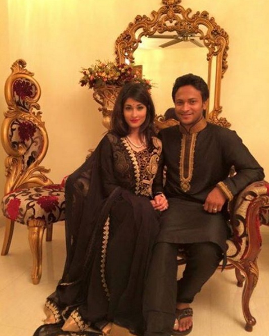 প্রথম দর্শনেই প্রেম। এর পর প্রায় তিন বছরের ডেটিং।