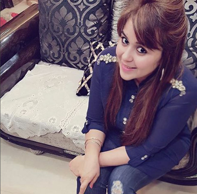 ২০১৩ সালেই কপিল আর গিন্নির সম্পর্ক সামনে আসে। <br>এনগেজমেন্টটা তখনই সেরে ফেলেন তাঁরা। জানা যায়, ২০১৪ সালে তাঁরা বিয়ে করবেন।<br> কিন্তু কপিল ‘কিস কিসকো প্যায়ার করু’ ফিল্মের শুটিংয়ে<br> ব্যস্ত হয়ে পড়ায় তা আর হয়ে ওঠেনি।