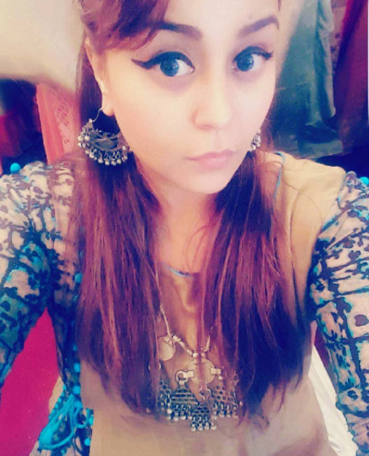 কপিল এই প্রথম গিন্নির ছবি পোস্ট করলেন।<br> কিন্তু নিজের সোশ্যাল মিডিয়ায় একাধিক কপিলের ছবি অনেক আগে থেকেই পোস্ট করে আসছেন গিন্নি।<br> তার সবটাই অবশ্য একজন ভাল বন্ধু হিসাবে কপিলের শো-র সমর্থনে।