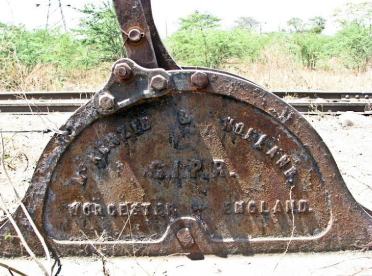 গ্রেট ইন্ডিয়ান পেনিনসুলা রেলওয়ে কোম্পানি(জিআইপিআরসি)-এর নাম খোদাই করা শকুন্তলার একটি যন্ত্রাংশ।<br> ইংল্যান্ডের ‘ম্যাককেঞ্জি অ্যান্ড হল্যান্ড’ কোম্পানির তৈরি।