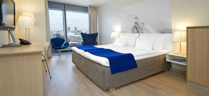 সোলেনটুনা জেল: <br> 
প্রত্যেকের জন্য রয়েছে আলাদা আলাদা ঘর। আর সেই ঘরে প্রয়োজনীয় সমস্ত কিছুরই ব্যবস্থা রয়েছে সুইডেনের এই জেলে। <br> নরম বিছানা, ব্যক্তিগত বাথরুম, রান্নাঘর, জিম, টিভি সবই আছে এখানে। <br> তবে কয়েদিদের উপর ২৪ ঘন্টা নজরদারি চালাতে রয়েছে সিসিটিভি ব্যবস্থাও।