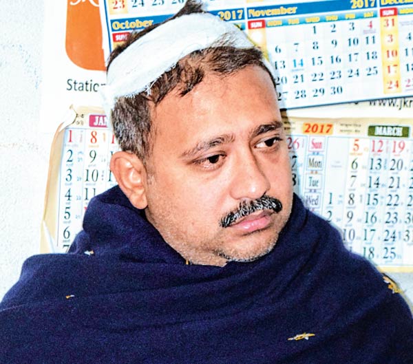 Miscreants attack businessman and loot Jewellery