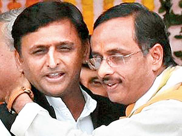 Akhilesh Yadav attended Yogi Adityanaths swearing ceremony