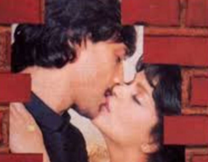 ১৯৮৪-এ একটি ম্যাগজিনের কভারে জিনাত আমন ও জ্যাকি শ্রফের<br>
প্যাশনেট লিপলকের ছবি নিয়েও কম বিতর্ক হয়নি।