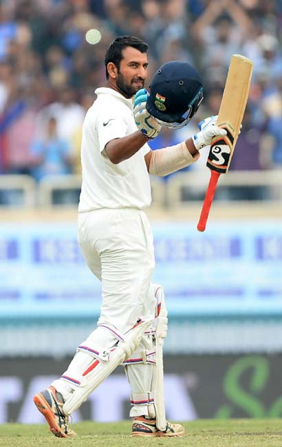 অস্ট্রেলিয়ার বিরুদ্ধে চেতেশ্বর পূজারার দ্বিতীয় ডবল সেঞ্চুরি করে সচিন এবং লক্ষ্মনের জায়গায় চলে এলেন।