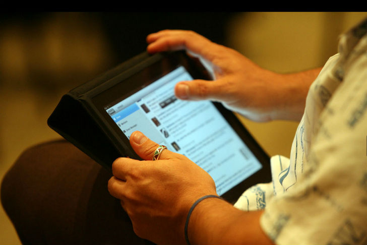 ফোটোম্যাথ: অঙ্ক করতে গিয়ে প্রায় জ্বর আসার জোগাড় যে সমস্ত পড়ুয়ার তাদের জন্য এই অ্যাপ ভীষণ ভাল কাজ করে। অঙ্কের প্যাঁচে জর্জরিত?   চিন্তা কী, অ্যাপটিতে গিয়ে প্রশ্নটির একটি ছবি তুলে নিন। সঙ্গে সঙ্গে অঙ্কটির সমাধান করবে ফোটোম্যাথ। এখানেই শেষ নয় সমাধান কী ভাবে হল, সেই ধাপগুলোও সুস্পষ্ট ভাবে দেখা যাবে।