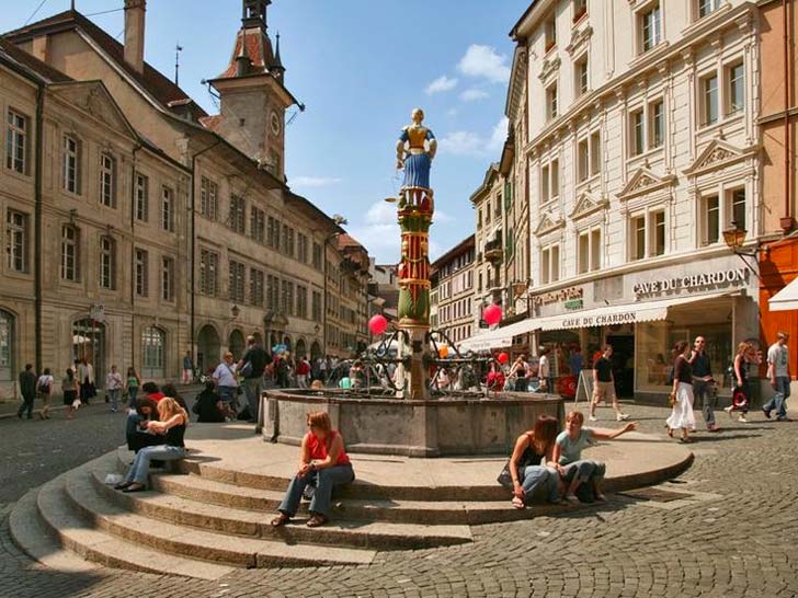 সুইত্জারল্যান্ড- ৪ নম্বরে সুইত্জারল্যান্ড। তার স্কোর ৭.৪৯৪।