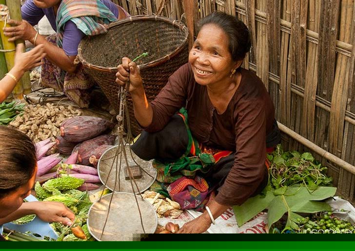 বাংলাদেশ- বাংলাদেশ ভারতের থেকে ১২ নম্বর উপরে রয়েছে সুখের তালিকায়। ৪.৬০৮ স্কোর করে ১১০ নম্বর স্থানে বাংলাদেশ।