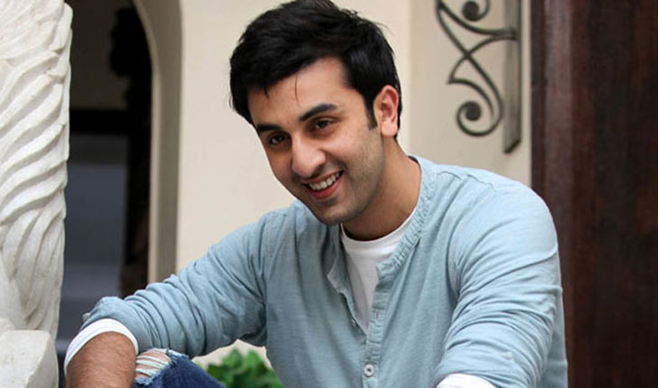 অনেকটাই পিছিয়ে রনবীর কপূর গত বছরে রনবীর দিয়েছিলেন ২২.৩ কোটি। সেই জায়গায় এ বছরে ১৬ কোটি টাকা দিয়েছেন তিনি।