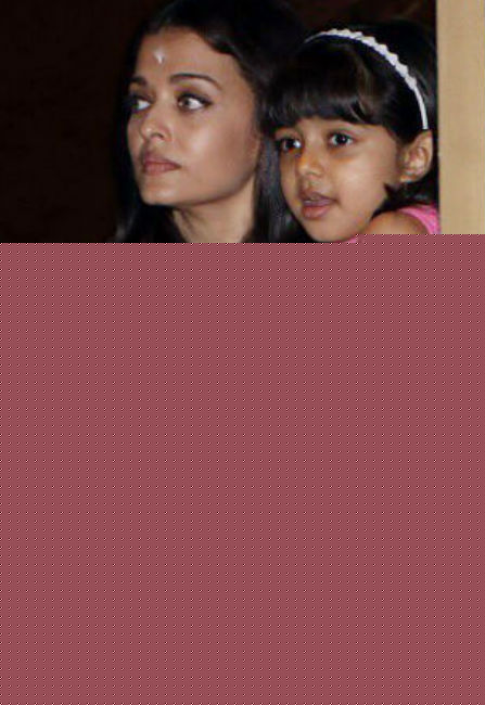 মেয়ে আরাধ্যাকে নিয়ে বাবার প্রার্থনাসভায়<br>
যোগ দিতে এলেন ঐশ্বর্যা রাই বচ্চন।