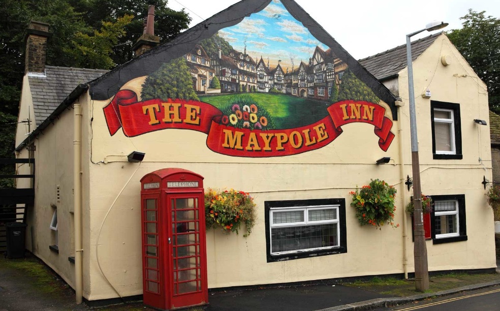 কিন্তু এই বুথটি ছিল অন্যগুলোর থেকে একেবারে আলাদা। এর রং, ডিজাইন সবটাই ছিল ‘ইউনিক’।