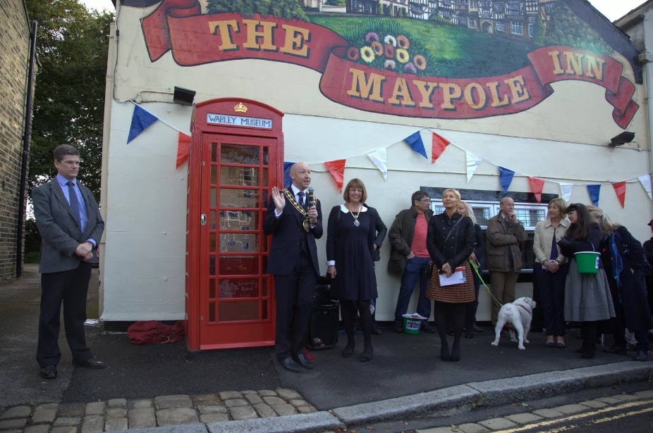 কখনও ইয়র্কশায়ারে বেড়াতে গেলে ‘দ্য মেপোল ইন’-এর সামনে দাঁড়ানো ৩৬ বর্গফুটের এই পুঁচকে সংগ্রহশালাটি দেখতে ভুলবেন না যেন।