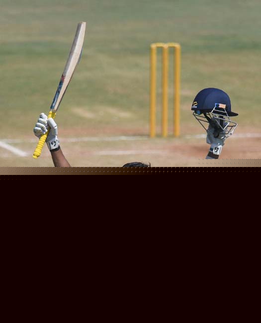 ১৮ ফেব্রুয়ারি, মুম্বই - ভারত ‘এ’ দলের ব্যাটসম্যান শ্রেয়স আইয়ার অভিযোগ করলেন, প্রস্তুতি ম্যাচে তাঁকে স্লেজ করেন ম্যাথু ওয়েড ও ডেভিড ওয়ার্নার। বেজে গেল বাগ্‌যুদ্ধের দামামা।