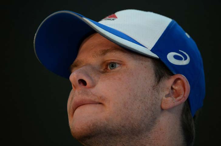 ৩ মার্চ, বেঙ্গালুরু- দ্বিতীয় টেস্ট শুরুর আগের দিন স্মিথ বলেন, ‘‘ভারত খুব চাপে আছে। আর এক ম্যাচ জিতলেই ট্রফি আমাদেরই থাকবে। তাই ওরা চাপে।’’ উত্তরে কোহালি বলেন, ‘‘দেখে কি মনে হচ্ছে আমরা চাপে? আমি তো হাসছি, দিব্যি আছি। ওরা যা পারে বলুক।’’