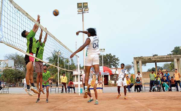 অপেক্ষা: এমন দৃশ্য আরও দেখা যাবে শহরে, আশায় ক্রীড়া সংস্থার কর্তারা। ফাইল চিত্র

