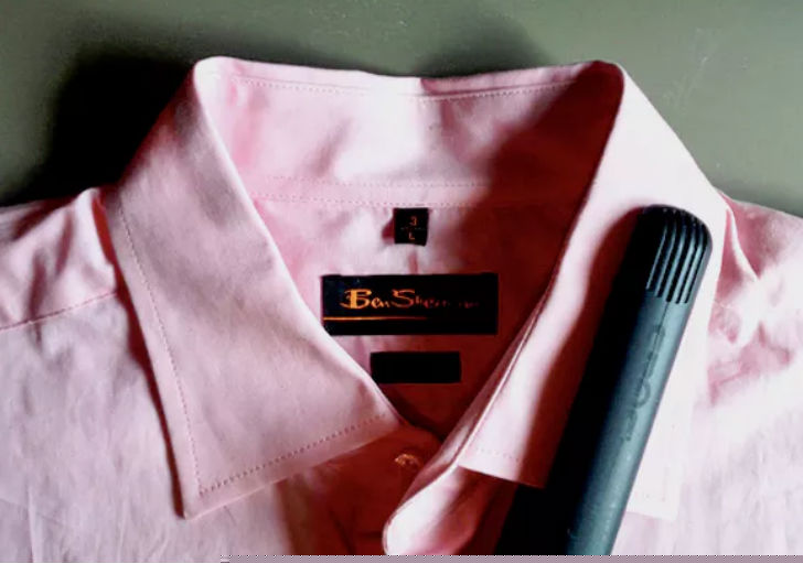 শার্টের কলার ইস্ত্রি করাটা অনেকেরই বেশ ঝামেলার কাজ বলে মনে হয়।<br>
ঝামেলা এড়াতে বরং হেয়ার স্ট্রেটনার দিয়ে সহজেই কলার আয়রন করে নিন।