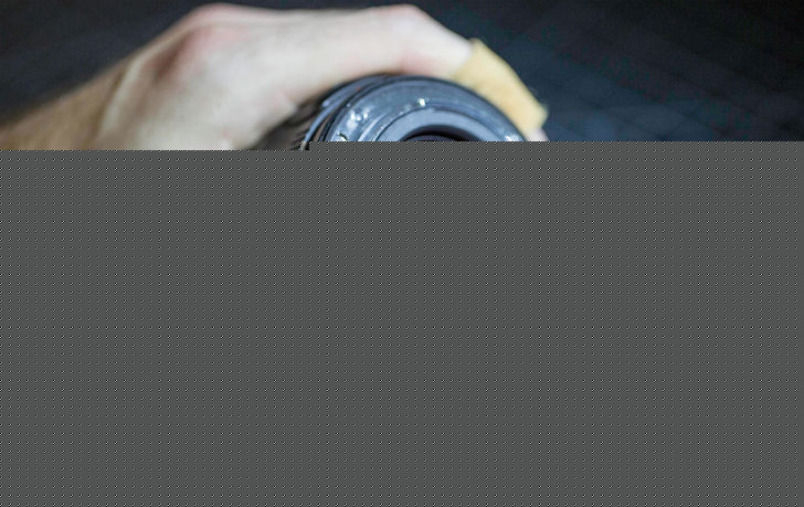 দিনভর মোবাইল অথবা ক্যামেরা ব্যবহারের পর তাতে ধুলোময়লা জমে যায়।<br>
একটি ইরেজার মোবাইলে বা ক্যামেরায় ঘষে নিয়ে তা পরিষ্কার করে নিন।