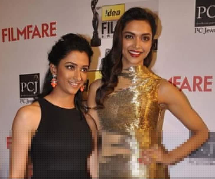 দীপিকা পাড়ুকোনের বোন আনিশা। <br>তবে দিদির মতো ফিল্ম দুনিয়ায় আসেননি তিনি। <br>আনিশা একজন স্পোর্টসপার্সন। গল্ফ-এ ভারতে নবম স্থানে রয়েছেন।