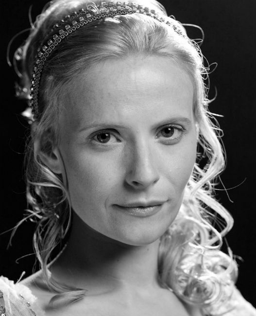 অ্যালিস প্যাটেন: ‘রং দে বাসন্তী’ ছবিতে একটি গুরুত্বপূর্ণ চরিত্রে অভিনয় করেছিলেন অ্যালিস। এরপর তাঁকে বিবিসি’র একটি শোয়ে অভিনয় করতে দেখা গিয়েছিল।