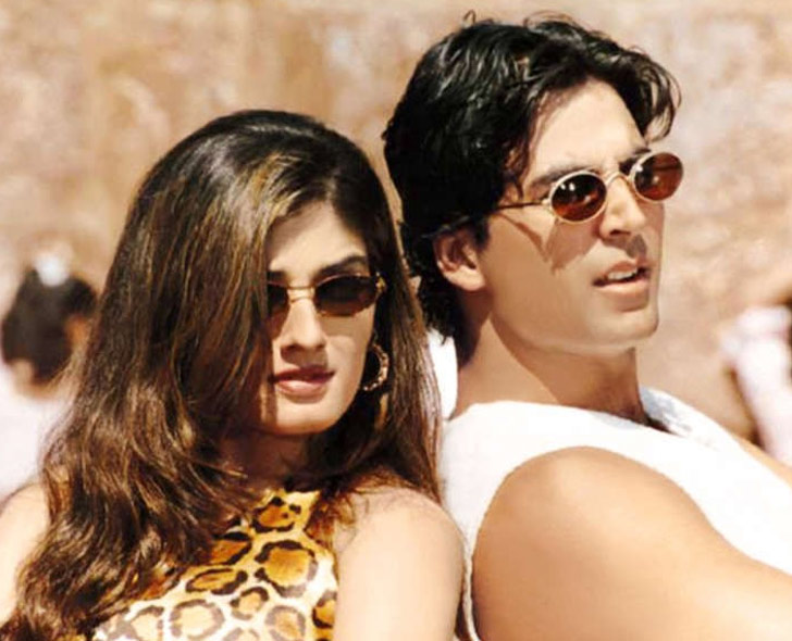 অক্ষয় কুমার ও রবিনা টন্ডন- <br> 
তিন বছর সম্পর্ক ছিল অক্ষয় কুমার ও রবিনা টন্ডনের। বিয়েও ঠিক হয়েছিল এই হিট কাপলের। তবে কানাঘুষো শোনা যায়, <br> অক্ষয় অন্য এক সম্পর্কে জড়িয়ে পড়ার জেরেই তাঁদের সম্পর্কে ভাঙন ধরে।