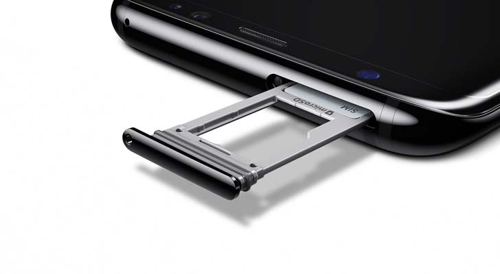 এই ফোনে ২৫৬ জিবি পর্যন্ত মেমরি বাড়ানো যাবে। এস ৮-র ৩০০০ এমএএইচ এবং এস ৮ প্লাস-র ৩৫০০ এমএএইচ ক্ষমতা সম্পন্ন ব্যাটারি রয়েছে।