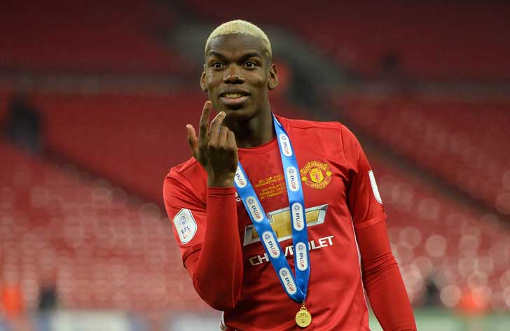 পল পোগবা: ফরাসি এই অ্যাকাটিং মিডফিল্ডারকে ৮ কোটি ইউরোয় কিনে সবাইকে চমকে দিয়েছিল ম্যানচেস্টার ইউনাইটেড। পোগবাকে অনেকেই ভবিষ্যতের ব্যালন ডি অব বলতে শুরু করেছেন।