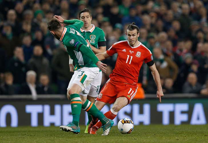 গ্যারেথ বেল: রোনাল্ডোর ক্ষেত্রেও যা হয়নি তা ওয়েলশ উইজার্ডের সঙ্গে করেছে রিয়াল মাদ্রিদ। ২০২২ সাল পর্যন্ত তাঁর সঙ্গে চুক্তি করে ফেলেছে স্পেনের ক্লাবটি। ৯ কোটি পাউন্ডে বেলকে কিনেছিল রিয়াল।