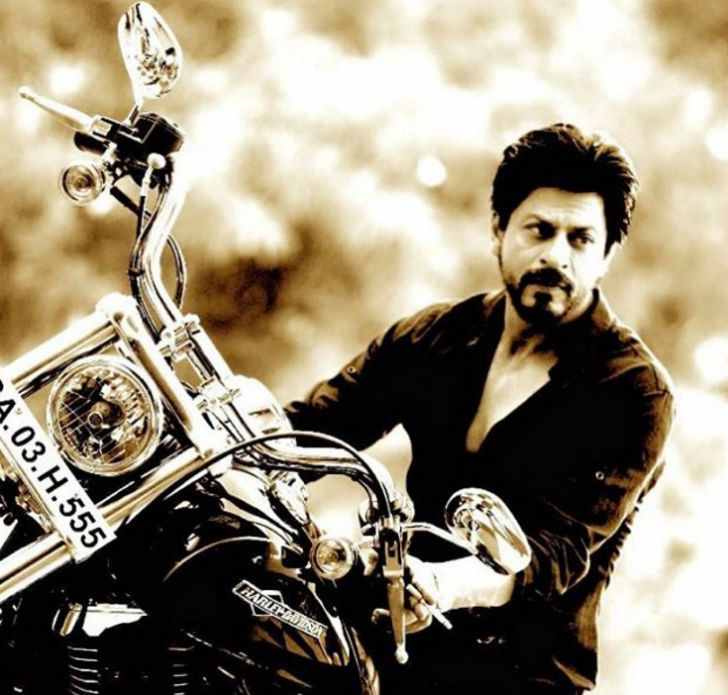 শাহরুখ খান: <br> 
ছোট থেকেই তাজমহল দেখার ইচ্ছে ছিল শাহরুখের। জীবনে প্রথম মাইনে পেয়েছিলেন ৫০ টাকা। সেই টাকা <br> দিয়েই ট্রেনে চেপে আগরা চলে এসেছিলেন তাজ মহল দেখতে।