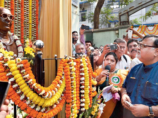 উদ্বোধন। টাকি হাইস্কুলে শিক্ষামন্ত্রী পার্থ চট্টোপাধ্যায়। নিজস্ব চিত্র।

