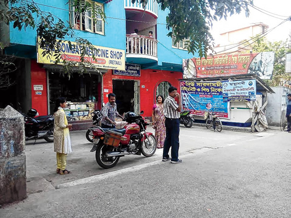 প্রতিশ্রুতি-ভঙ্গ: ব্যানারে রয়েছে প্রকল্পের কথা (চিহ্নিত)। নিজস্ব চিত্র