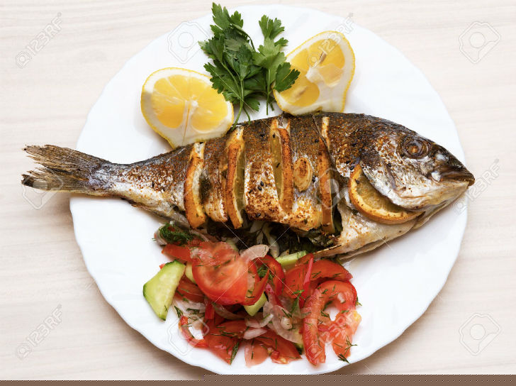 মাছ: মাছ খেলে দেহে প্রোটিনের চাহিদা পূরণ হয়। মাছে প্রচুর পরিমাণ ওমেগা থ্রি ফ্যাটি অ্যাসিড আছে যা জ্বালা কমিয়ে কিডনিকে সুস্থ রাখে।