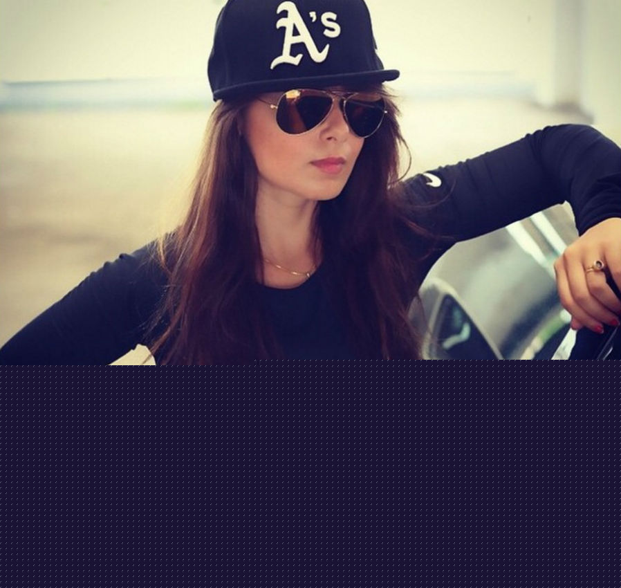 এক সাক্ষাৎকারে আলিশা জানিয়েছিলেন, অনেকেই নাকি মানতে চান না যে তিনি রেসিং ড্রাইভার। সবাই ভাবেন তিনি শুধু অভিনয়ই করেন।